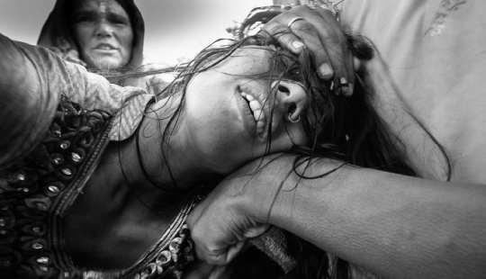 Difficult pilgrimage in the Himalayas