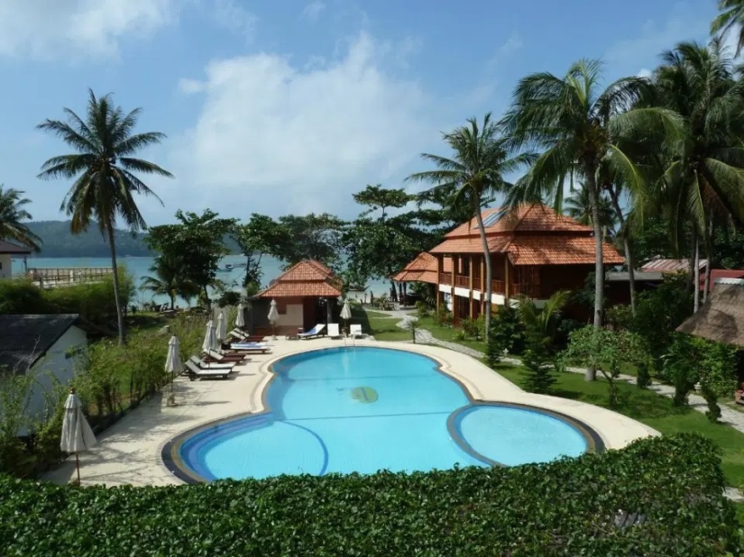 Diseño de mierda: Los turistas comparten fotos de piscinas en forma de pene