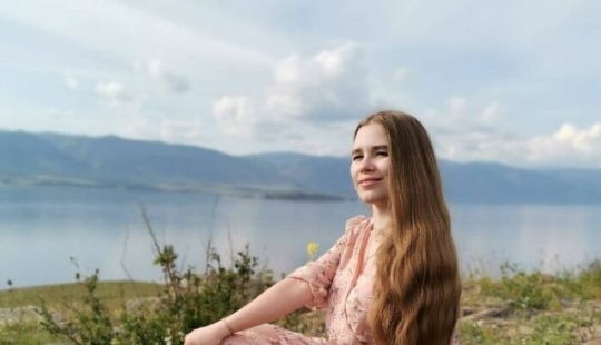 Disney got confused in real life: a woman shows what happens if you don't cut your hair 23 years old Disney got confused in real life: a woman shows what happens if you don't cut your hair 23 years old