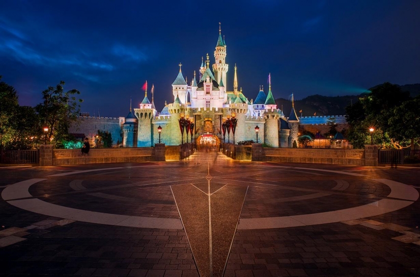 Disneyland es un mundo mágico donde los adultos se convierten en niños