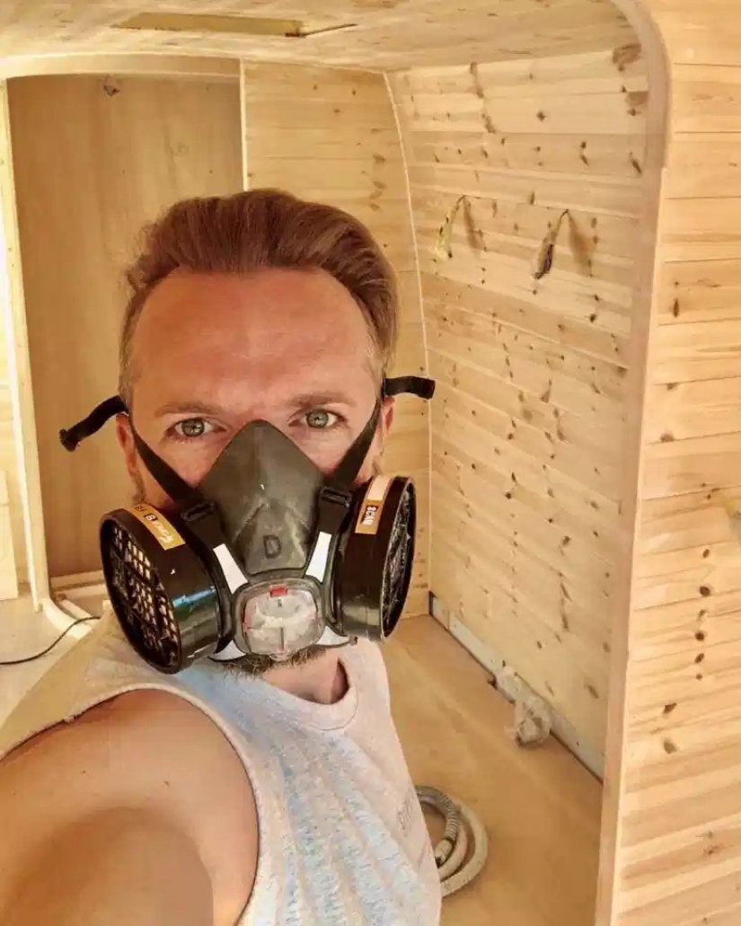 Dream house on wheels: the Briton during the quarantine turned an ordinary beads in a cozy home