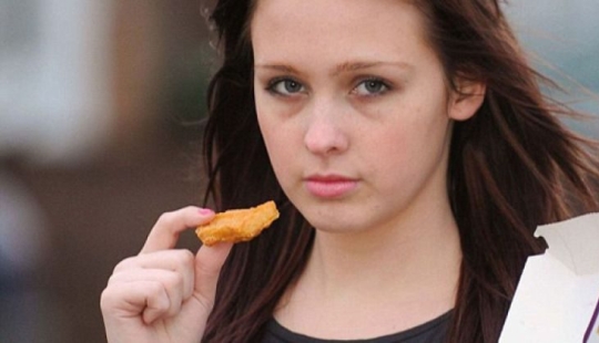 Drunk vegan friends fed chicken, and she did not appreciate the joke and reported to the police