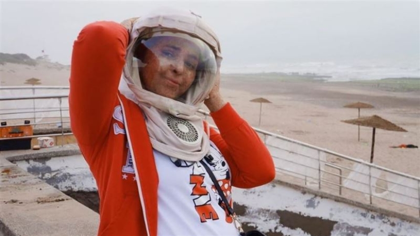 Due to a rare allergy to the sun, a woman from Morocco walks in a spacesuit Due to a rare allergy to the sun, a woman from Morocco walks in a spacesuit