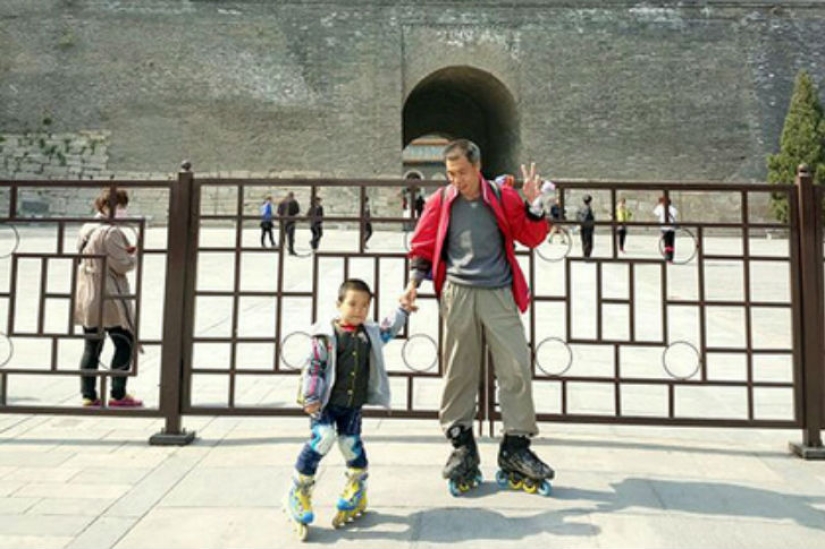 Education in Chinese: a 4-year-old boy traveled more than 500 kilometers on roller skates