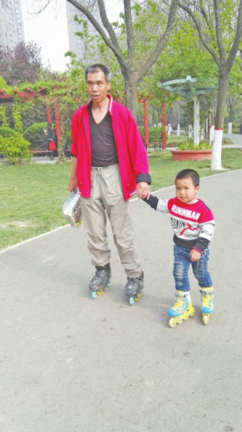Education in Chinese: a 4-year-old boy traveled more than 500 kilometers on roller skates