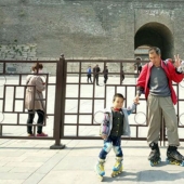 Education in Chinese: a 4-year-old boy traveled more than 500 kilometers on roller skates