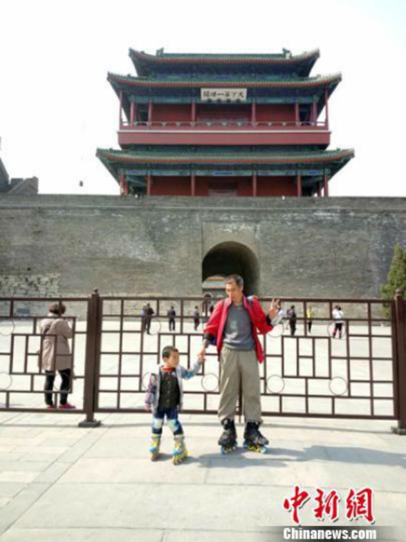 Education in Chinese: a 4-year-old boy traveled more than 500 kilometers on roller skates