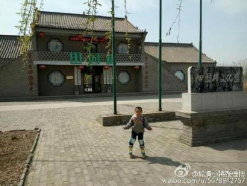 Education in Chinese: a 4-year-old boy traveled more than 500 kilometers on roller skates