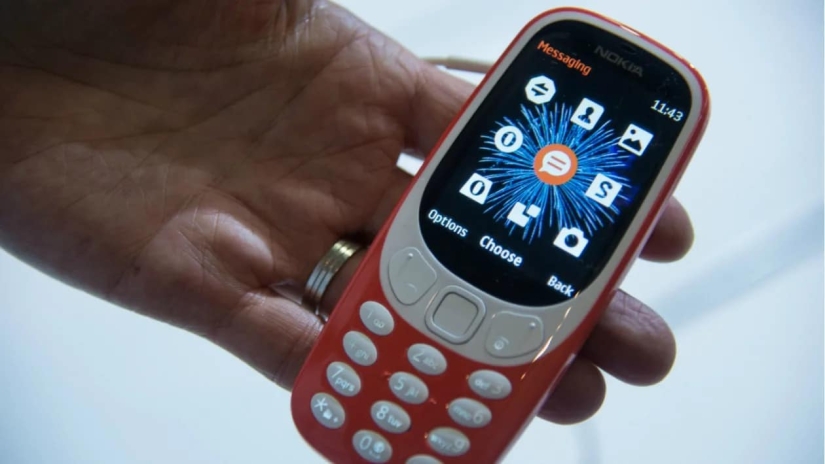 Egyptian doctors took out a mobile phone from the patient's intestines, which had been there for six months Egyptian doctors took out a mobile phone from the patient's intestines, which had been there for six months