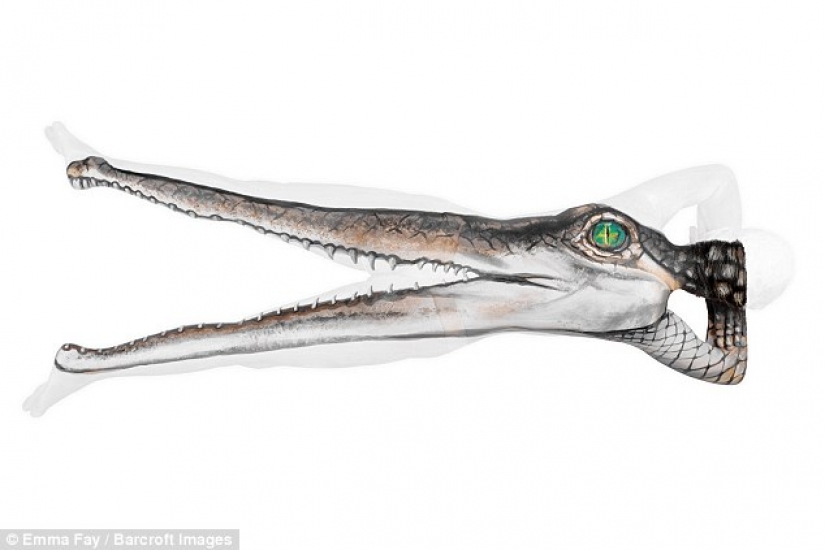 El artista convierte cuerpos desnudos en ilusiones ópticas con animales salvajes