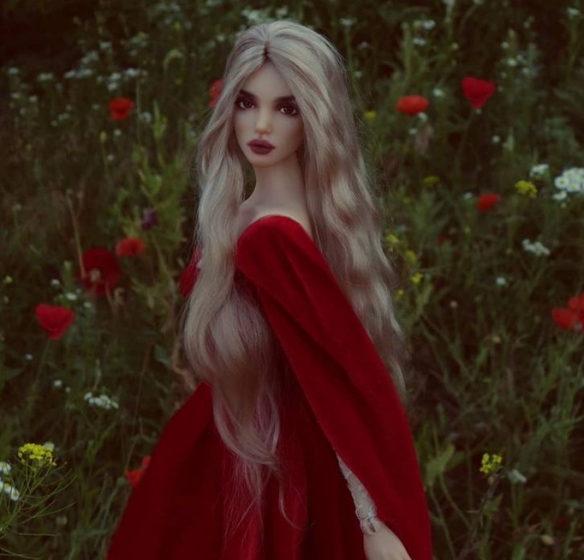 El artista crea muñecos que parecen tan reales que realmente esperamos a que digan: "¡Hola!"