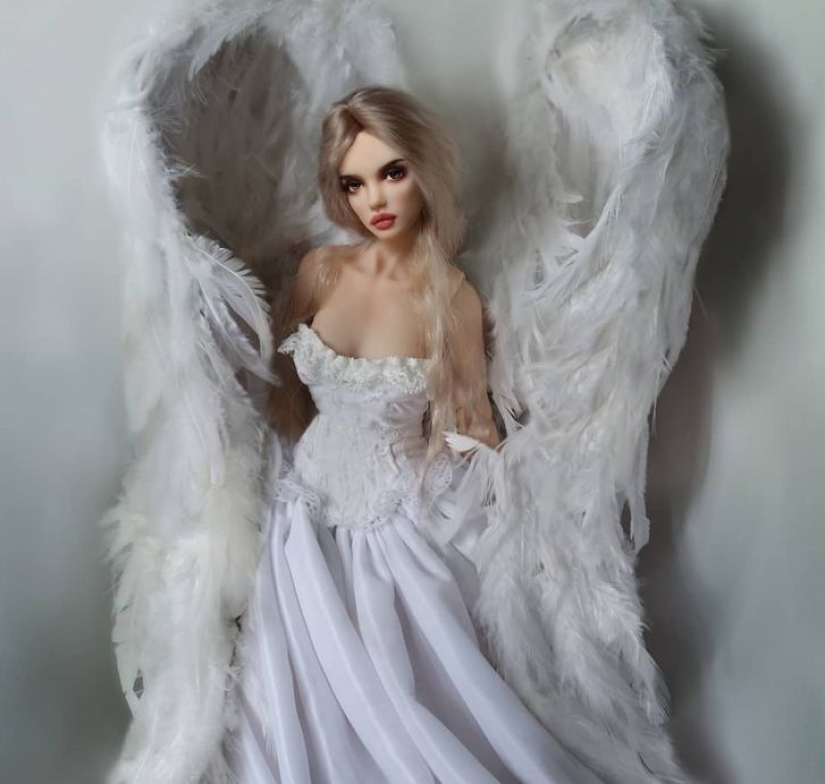 El artista crea muñecos que parecen tan reales que realmente esperamos a que digan: "¡Hola!"