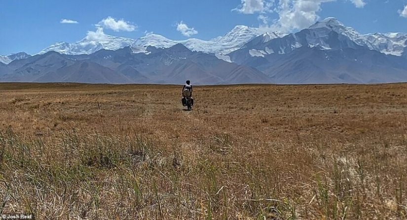 El Británico compró la bicicleta en China, y viajó 15 mil millas a Inglaterra