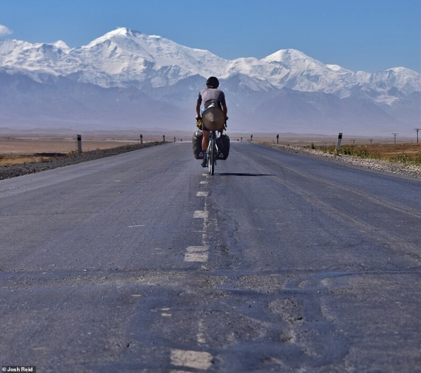 El Británico compró la bicicleta en China, y viajó 15 mil millas a Inglaterra