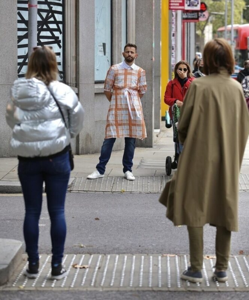 El británico llevó a cabo un experimento: caminó por Londres en un vestido y miró la reacción de los residentes