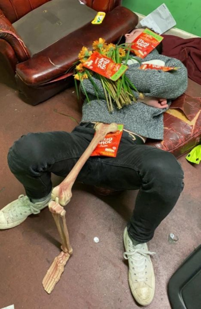 El Británico resaca en las fotos enviadas en una muy inusual competencia