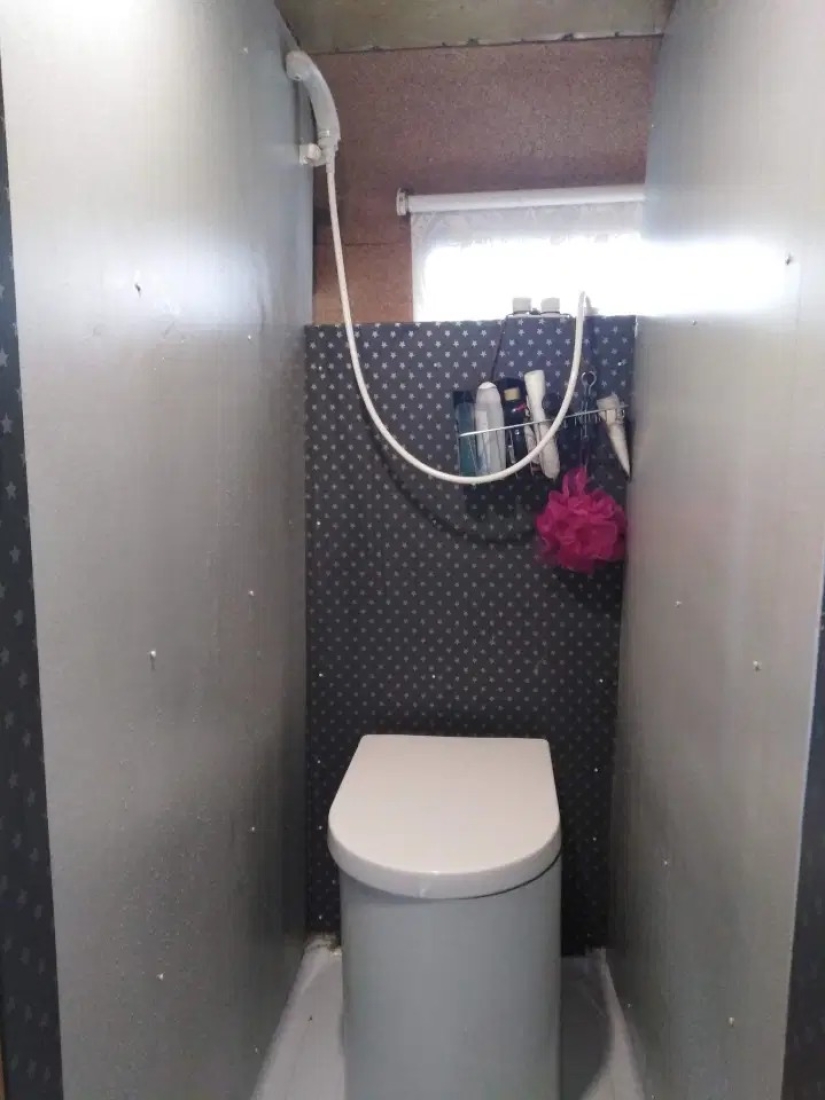 El camino de la libertad: una pareja de Gran Bretaña vive en un minibús, después de haber estado viajando por Europa durante dos años