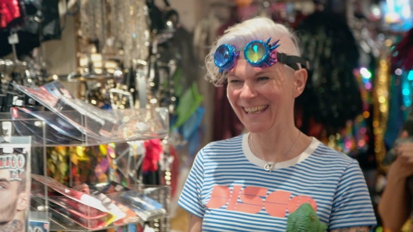 El equipo " L " se apresura al rescate: cómo un grupo de lesbianas ayuda a mejorar la vida íntima de las parejas comunes