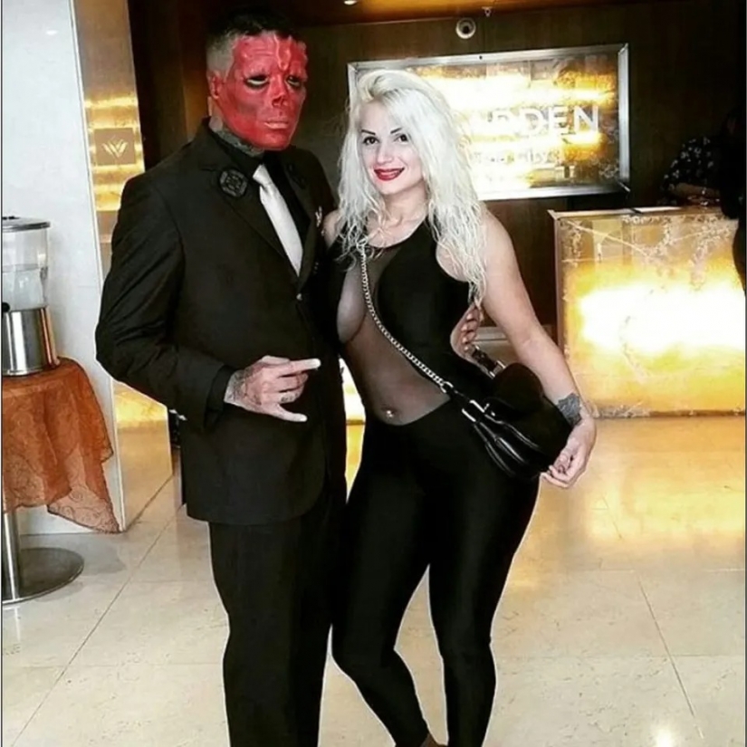 El español se cortó la nariz e hizo cuernos para parecerse al Cráneo Rojo de "Los Vengadores"