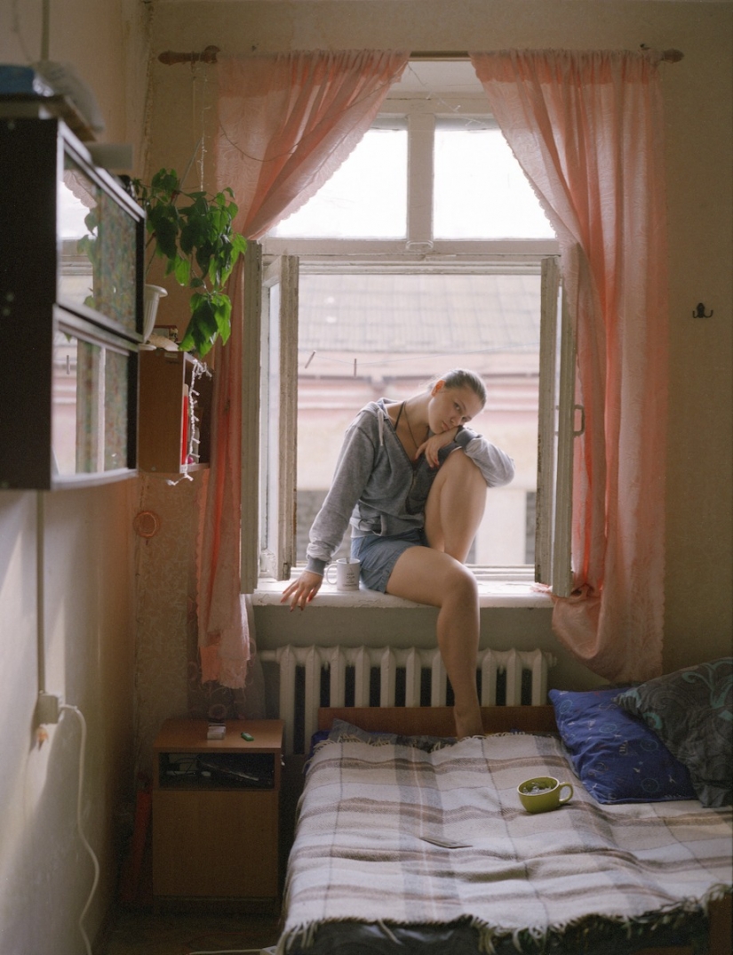 El espíritu de la libertad en las paredes del pasado: un increíble proyecto de un fotógrafo de Ucrania sobre la vida en los dormitorios de Kiev