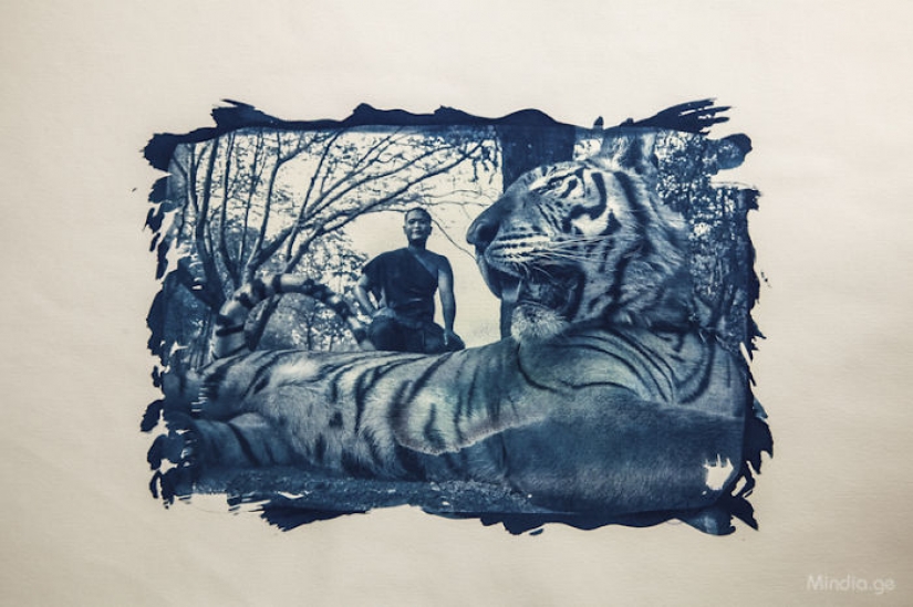 El fotógrafo georgiano utiliza un método único para imprimir sus fotografías.