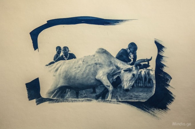 El fotógrafo georgiano utiliza un método único para imprimir sus fotografías.