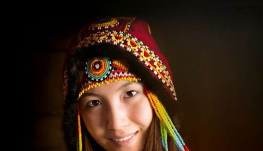 El fotógrafo recorrió 25.000 km para realizar retratos de los habitantes indígenas de Siberia El fotógrafo recorrió 25.000 km para realizar retratos de los habitantes indígenas de Siberia