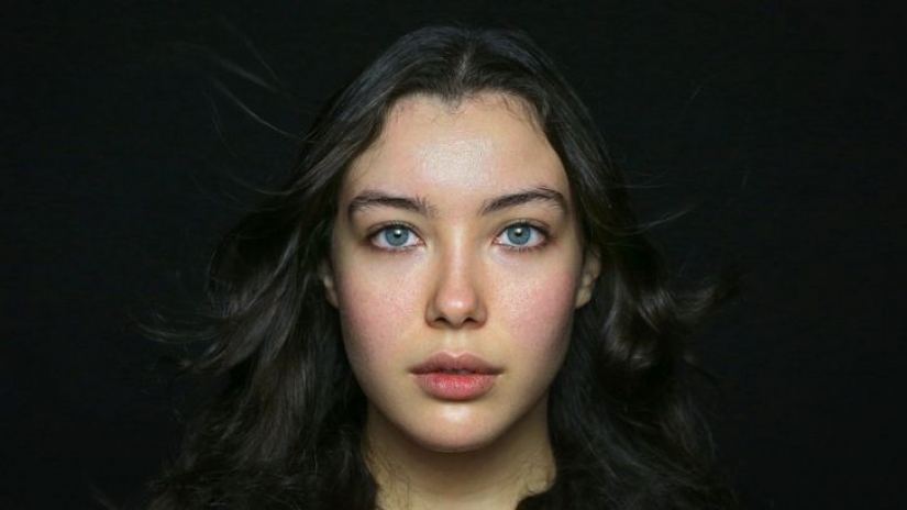 El fotógrafo toma primeros planos de mujeres de diferentes grupos étnicos para mostrar la belleza única de cada nación. El fotógrafo toma primeros planos de mujeres de diferentes grupos étnicos para mostrar la belleza única de cada nación.