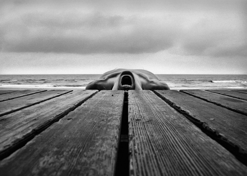 El fotógrafo utiliza su cuerpo desnudo para crear mundos fantásticos El fotógrafo utiliza su cuerpo desnudo para crear mundos fantásticos