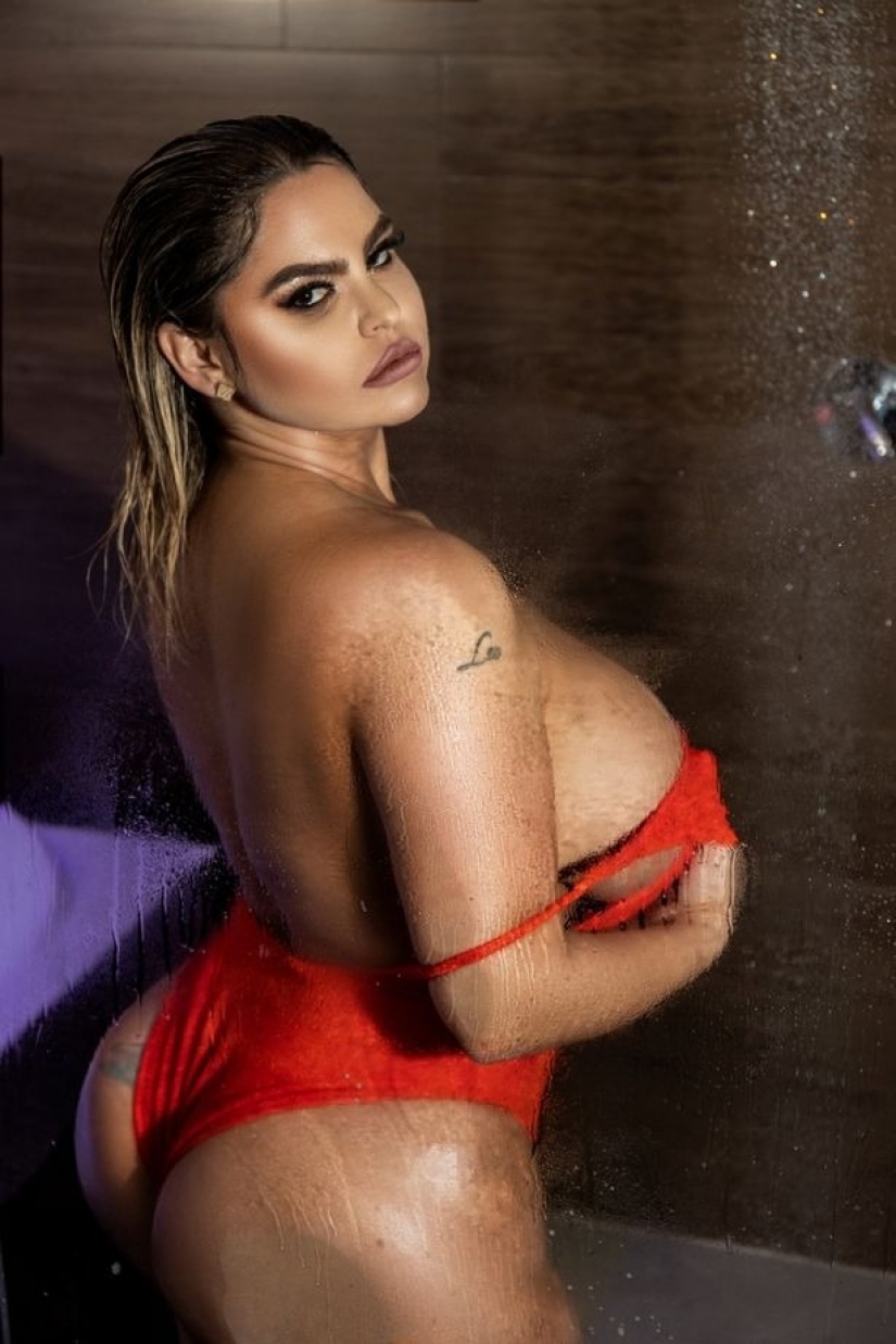 El hijo registró a su madre en el sitio web de OnlyFans para que ella le diera más dinero de bolsillo