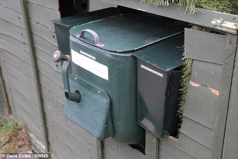 El inventor del reino unido ha creado una lámpara de la calle que se ejecuta en la Caca de perro El inventor del reino unido ha creado una lámpara de la calle que se ejecuta en la Caca de perro