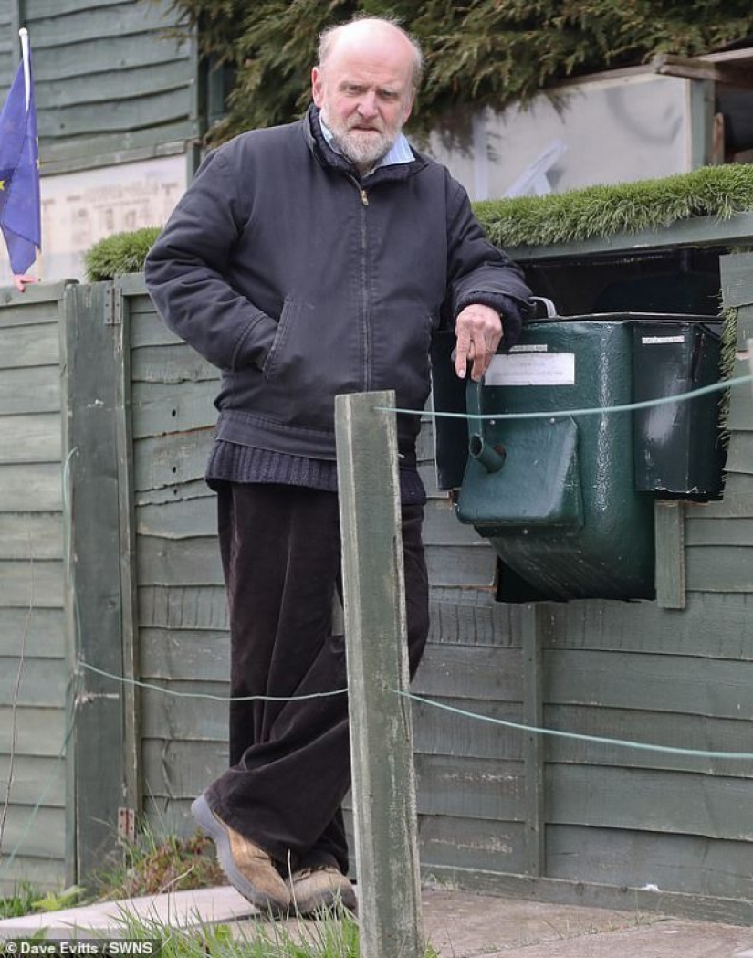 El inventor del reino unido ha creado una lámpara de la calle que se ejecuta en la Caca de perro El inventor del reino unido ha creado una lámpara de la calle que se ejecuta en la Caca de perro