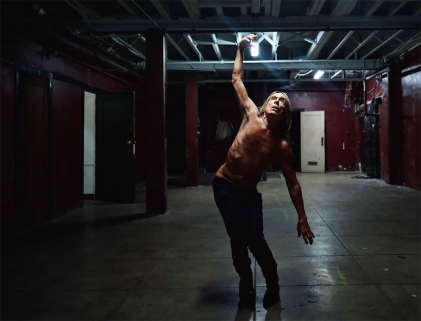 El legendario calendario Pirelli 2022 sobre músicos en la carretera El legendario calendario Pirelli 2022 sobre músicos en la carretera