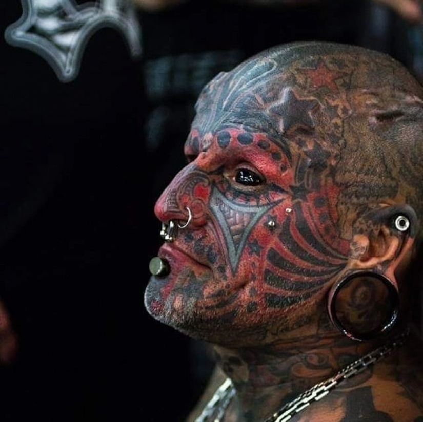 El número de la bestia: Un uruguayo obsesionado con los tatuajes quiere tallar "666" en su cráneo