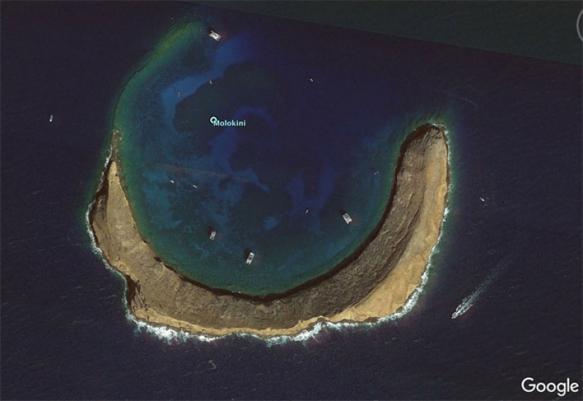 El tipo busca cosas interesantes en Google Earth, y aquí están 18 de sus mejores hallazgos.