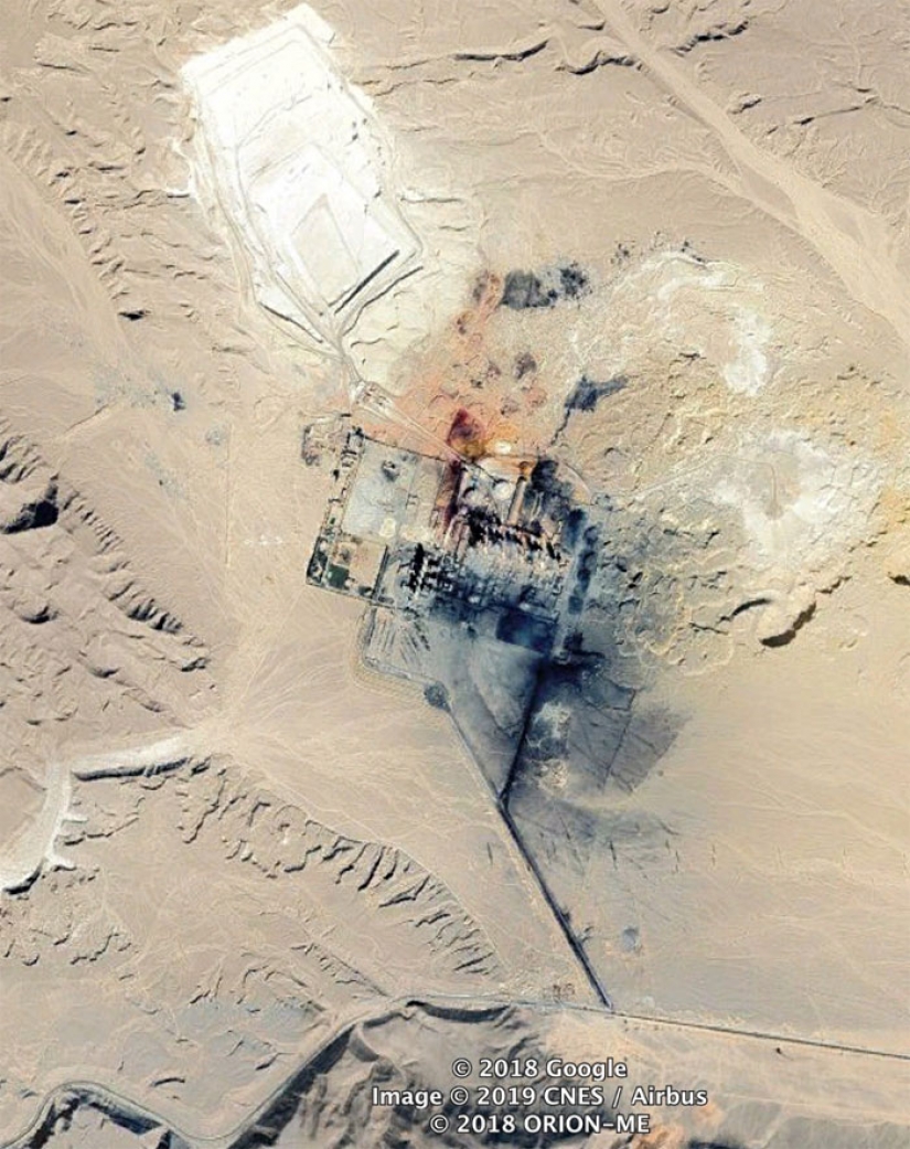 El tipo busca cosas interesantes en Google Earth, y aquí están 18 de sus mejores hallazgos.