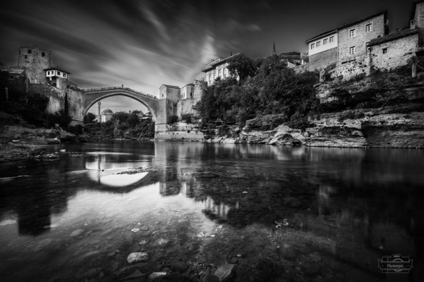 En blanco y negro de Europa en los trabajos mágicos de Roberto Pavic