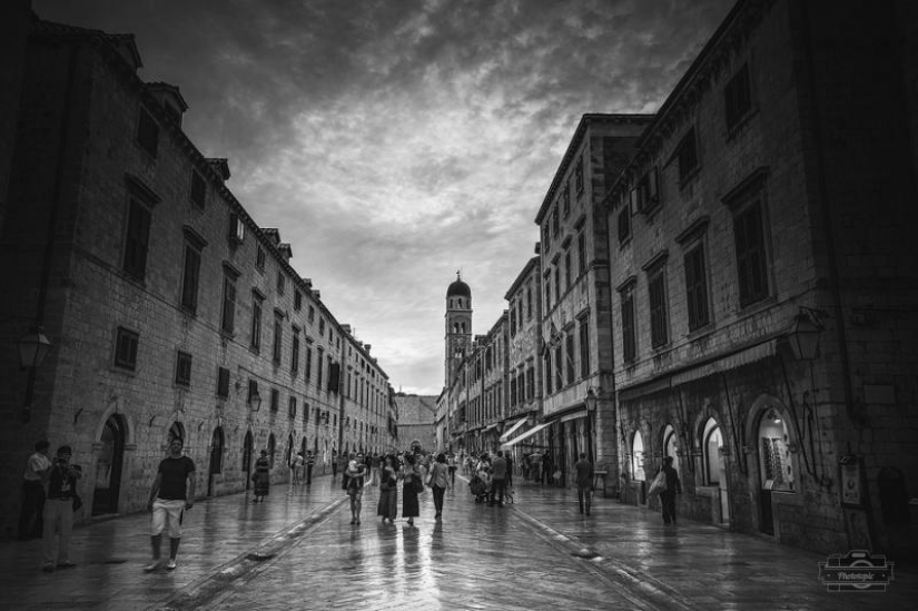 En blanco y negro de Europa en los trabajos mágicos de Roberto Pavic