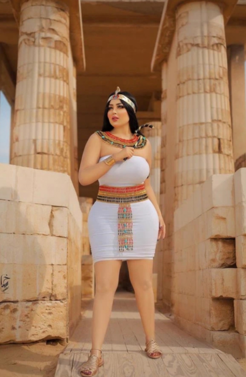 En Egipto, un fotógrafo y una modelo fueron arrestados por disparar abiertamente cerca de las pirámides