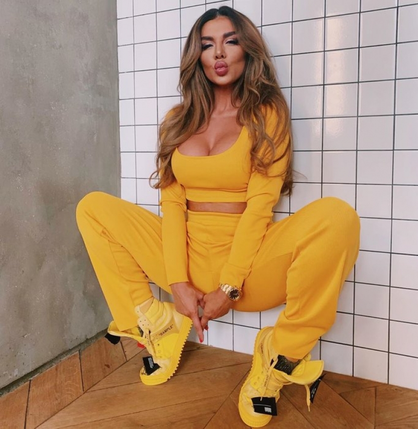 En el borde de la vulgaridad: top 10 provocativas poses de estrellas en Instagram