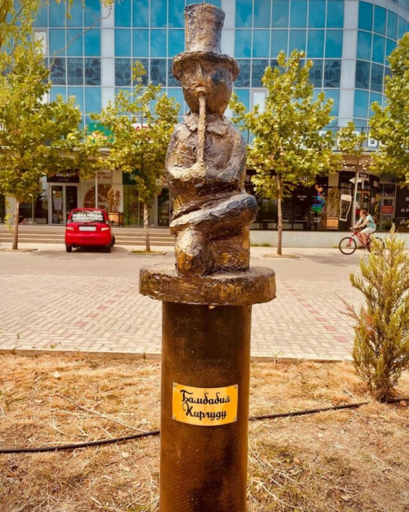 En Krasnodar, uno de los callejones de la ciudad fue capturado por esculturas de palabrotas y unidades fraseológicas En Krasnodar, uno de los callejones de la ciudad fue capturado por esculturas de palabrotas y unidades fraseológicas