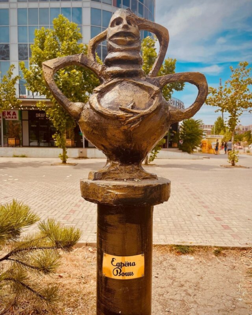 En Krasnodar, uno de los callejones de la ciudad fue capturado por esculturas de palabrotas y unidades fraseológicas En Krasnodar, uno de los callejones de la ciudad fue capturado por esculturas de palabrotas y unidades fraseológicas