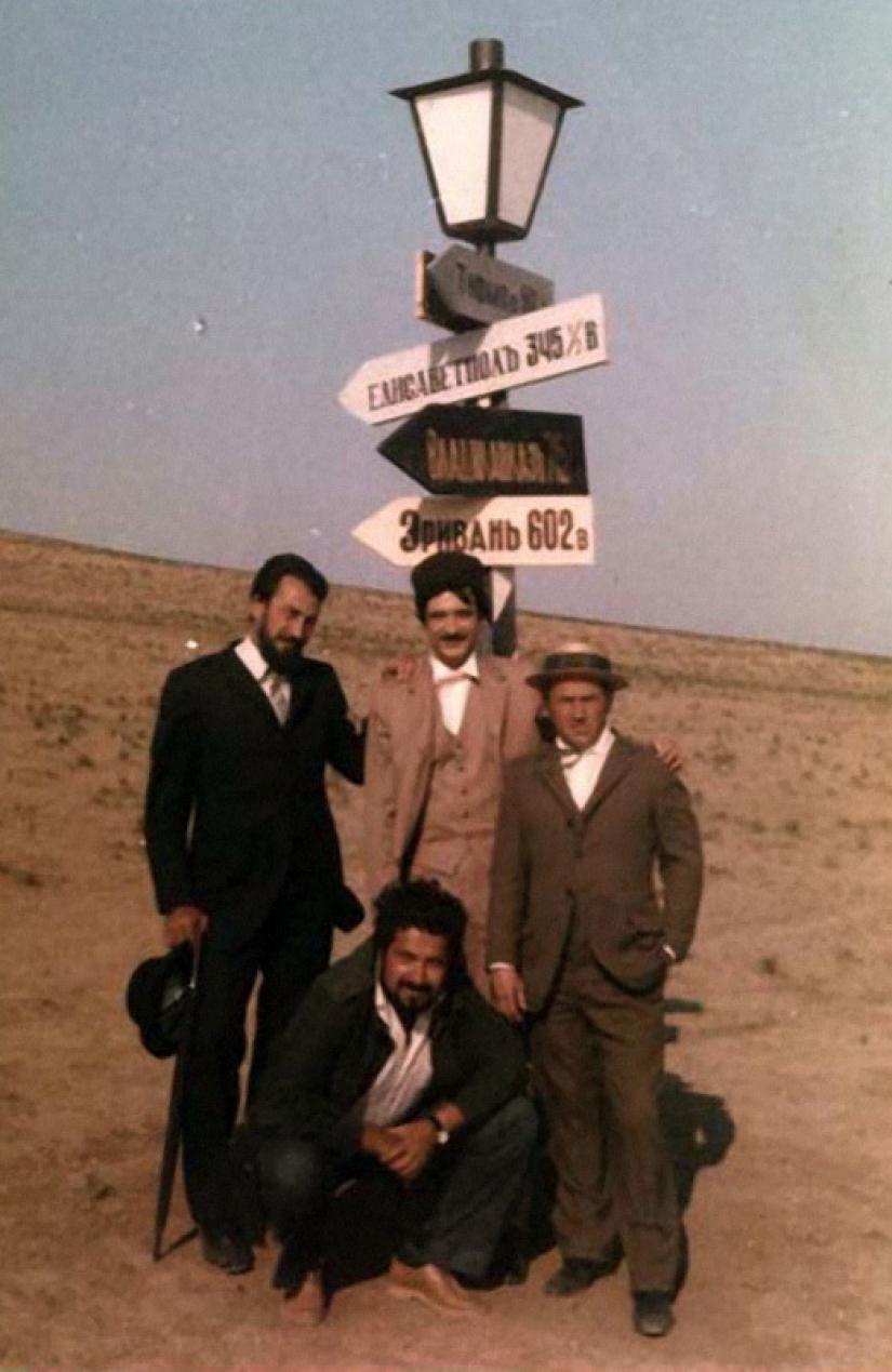 En los conjuntos de populares películas Soviéticas En los conjuntos de populares películas Soviéticas