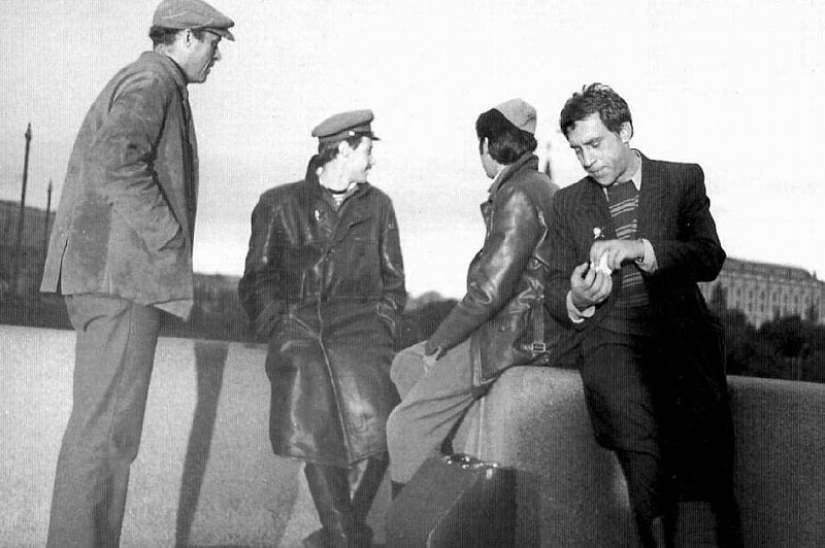 En los conjuntos de populares películas Soviéticas En los conjuntos de populares películas Soviéticas