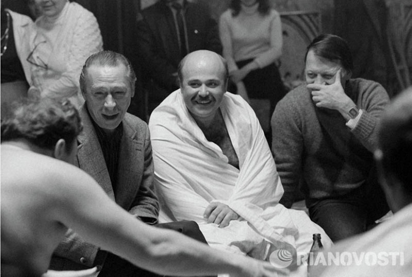 En los conjuntos de populares películas Soviéticas En los conjuntos de populares películas Soviéticas