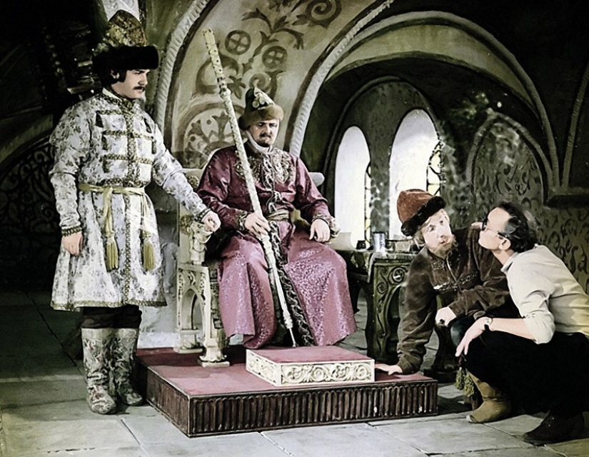 En los conjuntos de populares películas Soviéticas En los conjuntos de populares películas Soviéticas