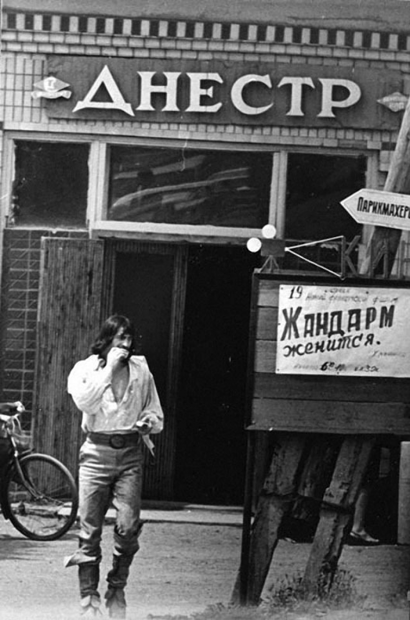 En los conjuntos de populares películas Soviéticas En los conjuntos de populares películas Soviéticas