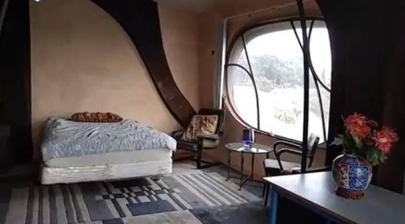 En los EE.UU., una" casa alienígena " hecha de acero, creada por un artista famoso, se puso a la venta En los EE.UU., una" casa alienígena " hecha de acero, creada por un artista famoso, se puso a la venta