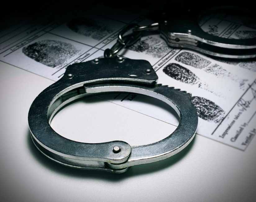 En los estados unidos, el violador fue forzada a tener relaciones sexuales a una adolescente, después de pasar tres semanas en su cama En los estados unidos, el violador fue forzada a tener relaciones sexuales a una adolescente, después de pasar tres semanas en su cama