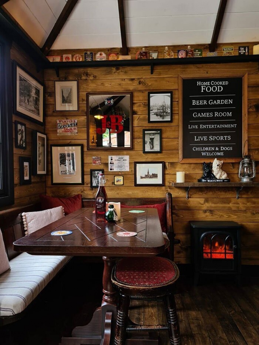 English wife quarantined themselves built the pub in your own backyard English wife quarantined themselves built the pub in your own backyard